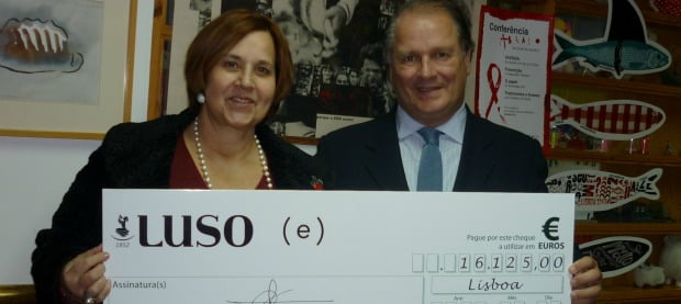 Luso e experimentadesign entregam mais de 16 mil euros à Abraço