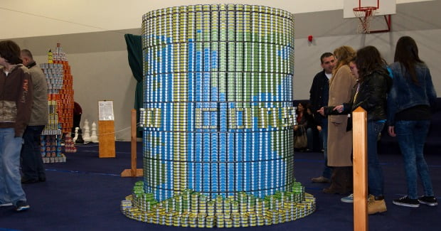 Bom Petisco doa 18 000 latas de atum