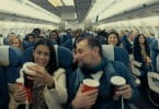 Coca-Cola surpreende passageiros durante voo