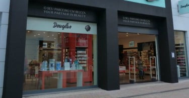 Douglas abre loja no Freeport
