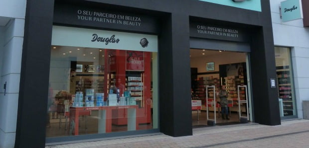 Douglas abre loja no Freeport
