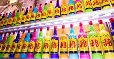 Garrafas J&B agora às cores