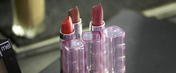 Maybelline New York lança coleção de batons e corretor de olheiras