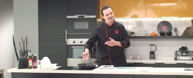 Miguel Gameiro prepara receitas com música no Chef Online Continente