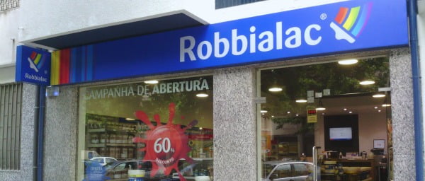 Robbialac abre primeira loja em Guimarães