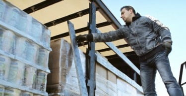 Dachser transporta gratuitamente roupa e bens alimentares solidários para Portugal