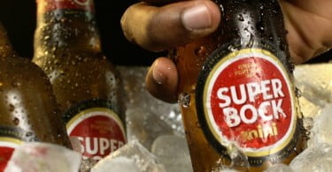 Super Bock comunica entrada em Moçambique com campanha publicitária