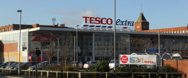 Tesco revê plano de aberturas no Reino Unido
