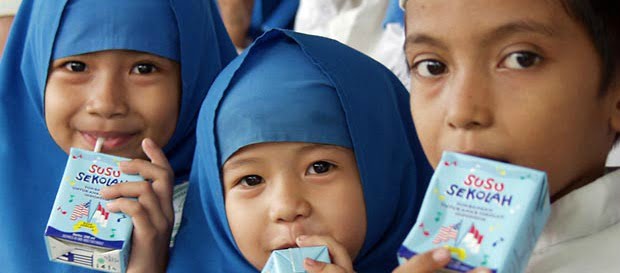 Crianças abrangidas pelos programas de leite escolar da Tetra Pak atinge valor recorde em 2012
