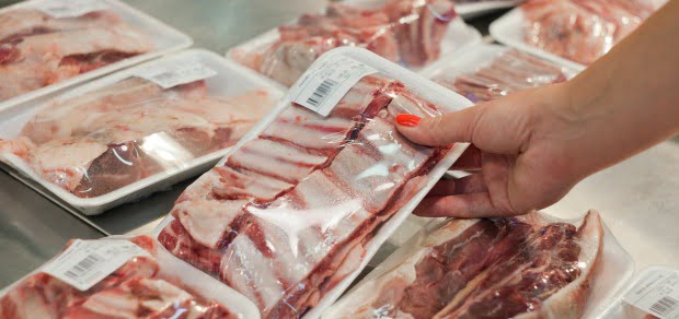 Eurodeputados querem etiqueta com origem na carne processada
