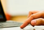 Portugueses têm perfil conservador em relação a compras online