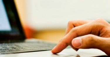 Portugueses têm perfil conservador em relação a compras online