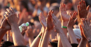 Fãs de música afirmam que patrocinadores melhoram a experiência dos festivais