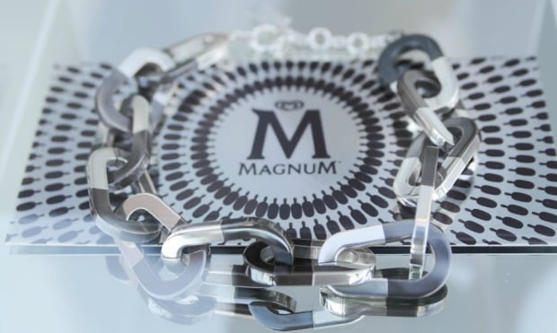 Magnum oferece jóias desenhadas por Dino Alves