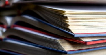 Cada vez mais portugueses pedem livros escolares emprestados ou compram em segunda mão