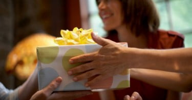 Vestuário e brinquedos são os presentes que os portugueses mais vão oferecer no Natal