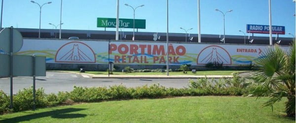 Incêndio no Retail Park de Portimão põe em risco centenas de postos de trabalho