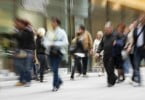 Confiança do consumidor desce e economia é principal preocupação