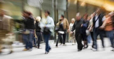 Confiança do consumidor desce e economia é principal preocupação