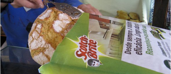 Scotch-Brite distribui sacos de pão com descontos
