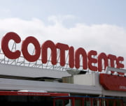 Modelo e Continente eleitas Super Marcas