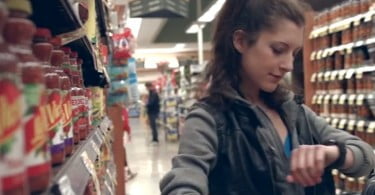 Retalhista norte-americano usa Apple Watch para comunicar com consumidores na loja