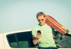 jovem com smartphone