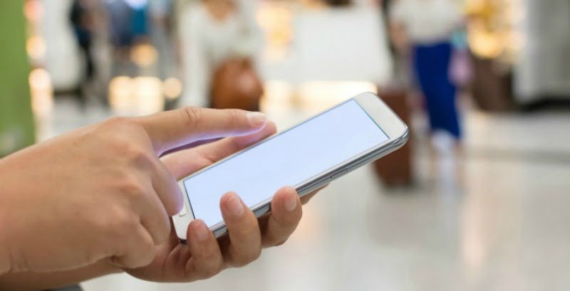 smartphone em loja destaque
