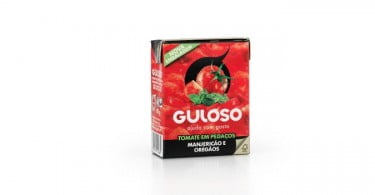 Guloso embalagem de tomate em pedaços