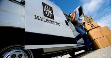 Mail Boxes ETC carrinha