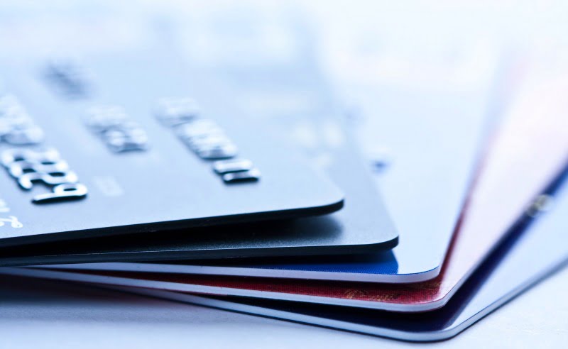 Portugueses preferem os cartões nas compras do dia-a-dia