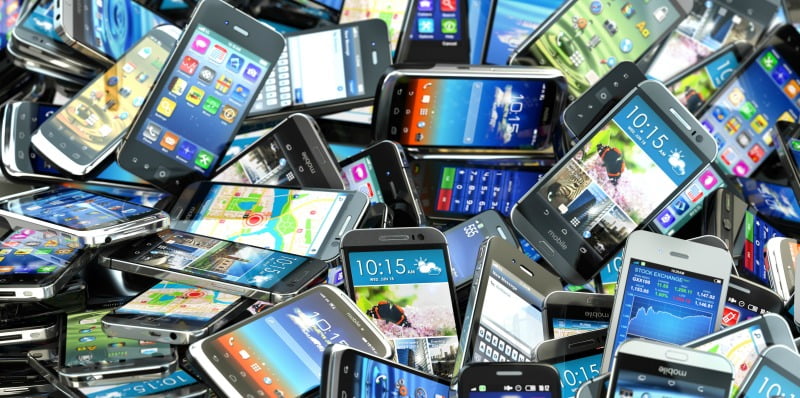 Vendas mundiais de smartphones caem pela primeira vez