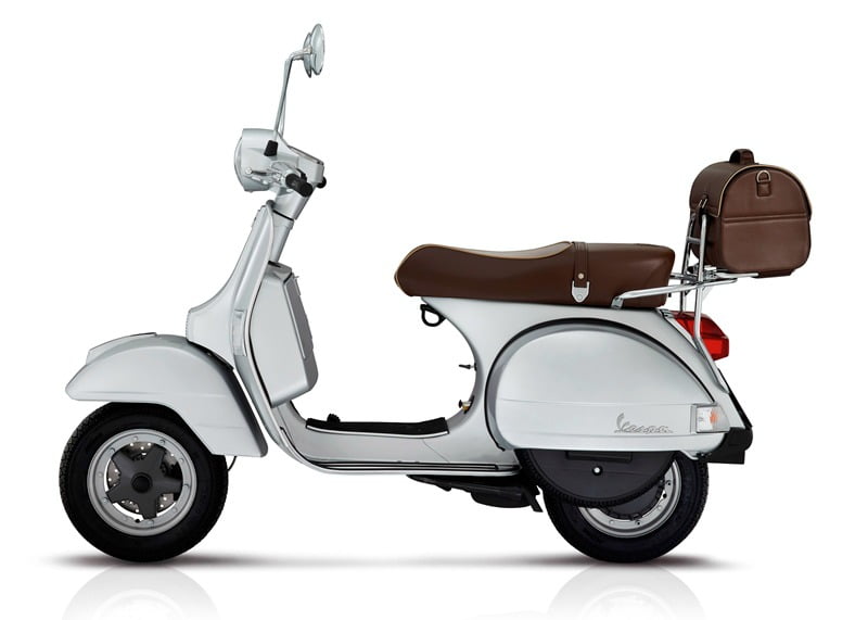 Vespa edição comemorativa  anos Distribuição Hoje