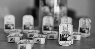 latas de selos Ramirez Distribuição Hoje