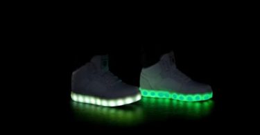 Skechers ténis com LED Distribuição Hoje