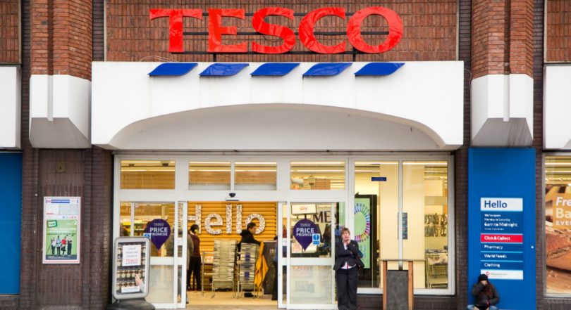Tesco regressa aos lucros