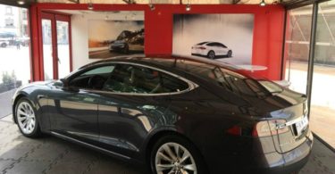 pop up store Tesla no Porto