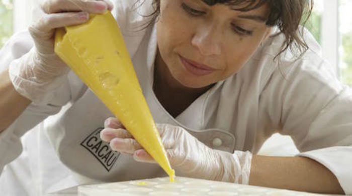Raquel Lima deixou a engenharia florestal para se dedicar à produção de chocolates gourmet