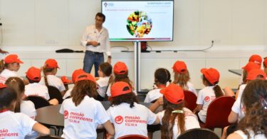 Missão Continente leva crianças à Cidade do Futebol
