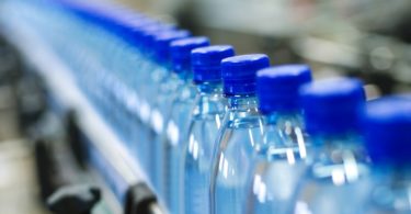 Multinacionais comprometem-se a reduzir utilização de plástico