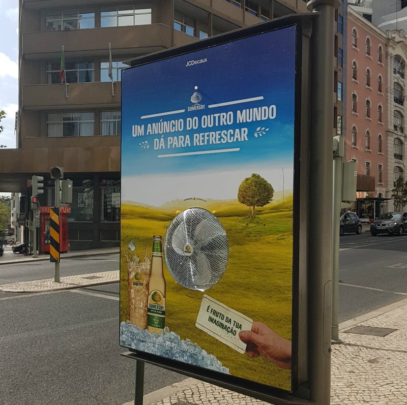 Somersby cria mupis com ventoinha para surpreender os lisboetas