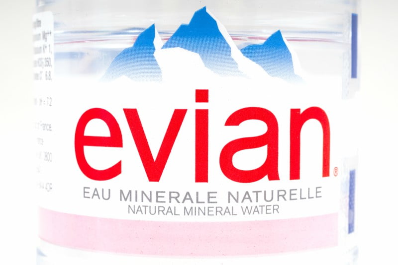 Evian aposta em plástico 100% reciclado