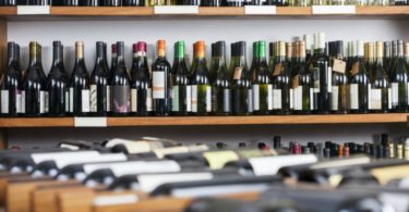 Alibaba investe 250 M€ em retalhista de vinhos