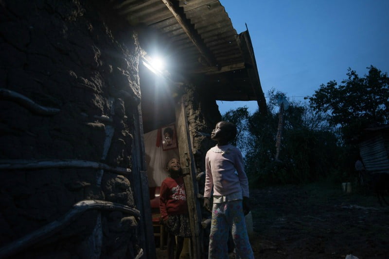 Mastercard e M-KOPA Solar querem iluminar África