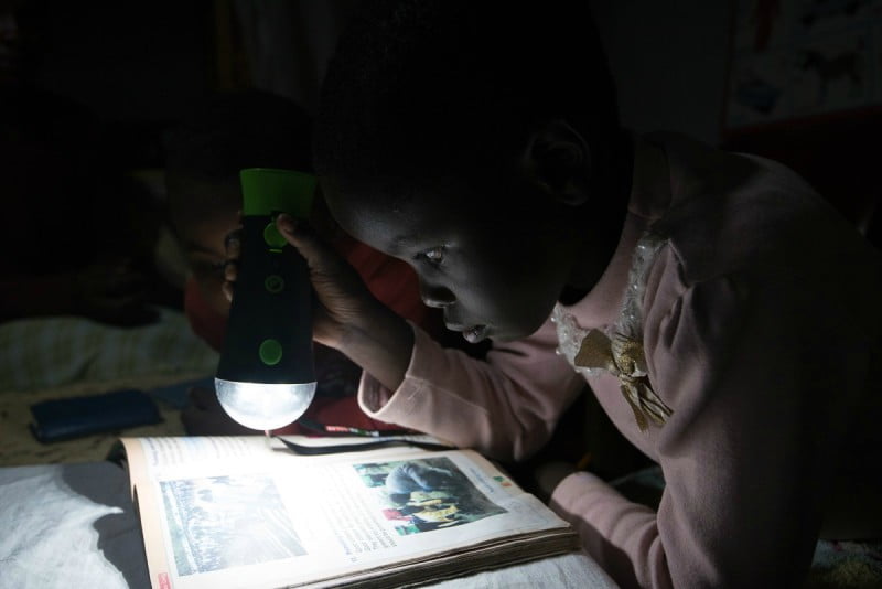 Mastercard e M-KOPA Solar querem iluminar África