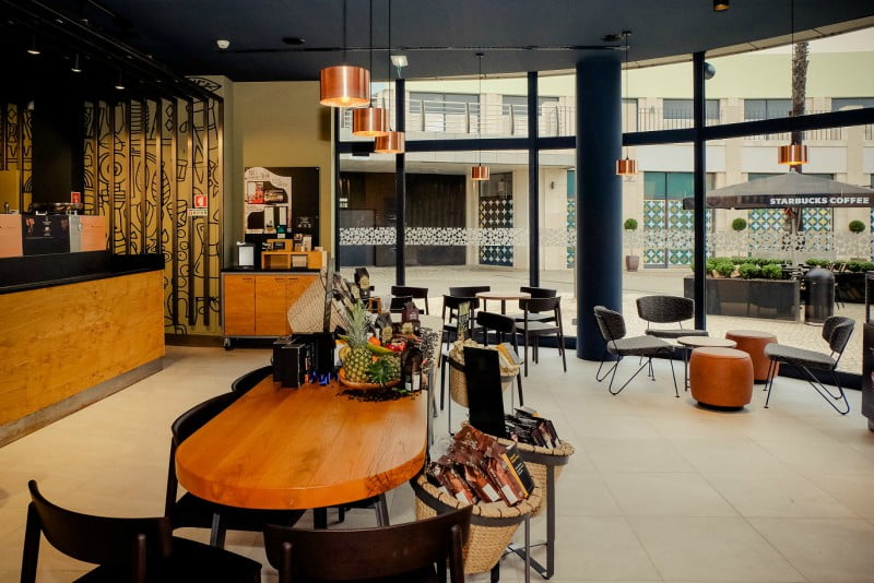 Starbucks abre loja no Freeport