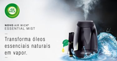A Air Wick acaba de lançar o Air Wick Essential Mist, um difusor de óleos essenciais que, de acordo com a marca, “transforma óleos essenciais naturais em vapor”.