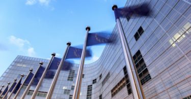 Comissão Europeia quer banir práticas de comércio desleais