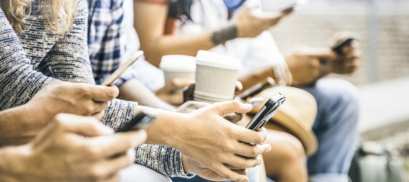 Millennials: a geração do “entusiasmo lúcido” prefere, afinal, as lojas físicas