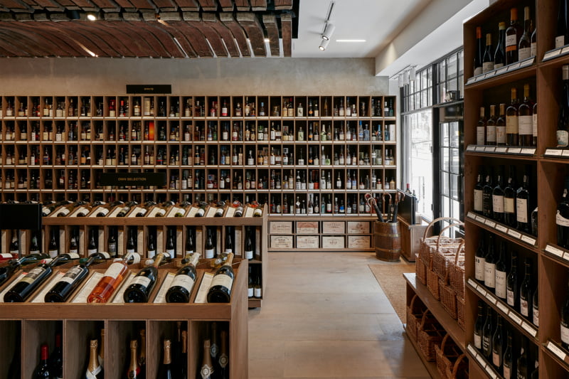 Fornecedor de vinhos Casa Real britânica vai usar rolha de cortiça portuguesa